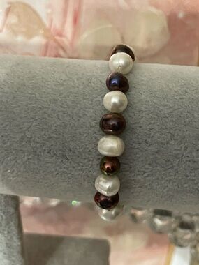 Samuel B. Pearl Bracelet in White and Dark Brown Pearls